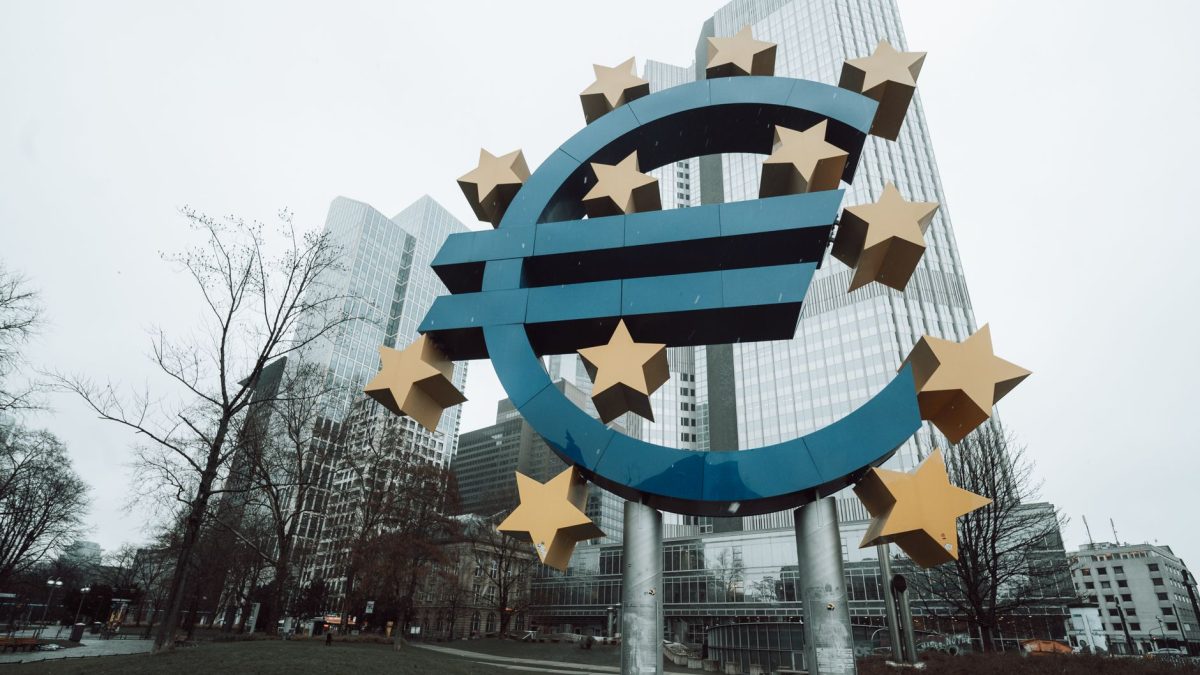 BIS Says Stablecoins Can’t Function Without Central Bank Backing