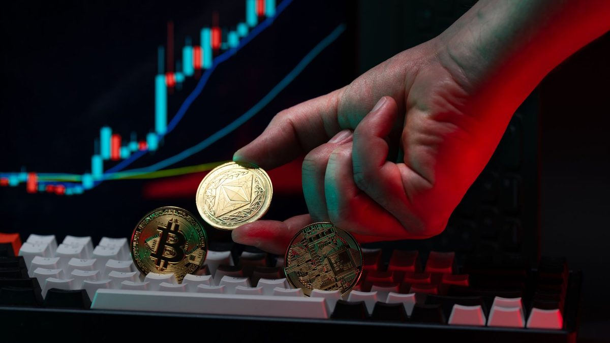 Crypto Weekly Recap: Bitcoin Reclaims $62K as Strategy, MiCA and OUSD Make Headlines