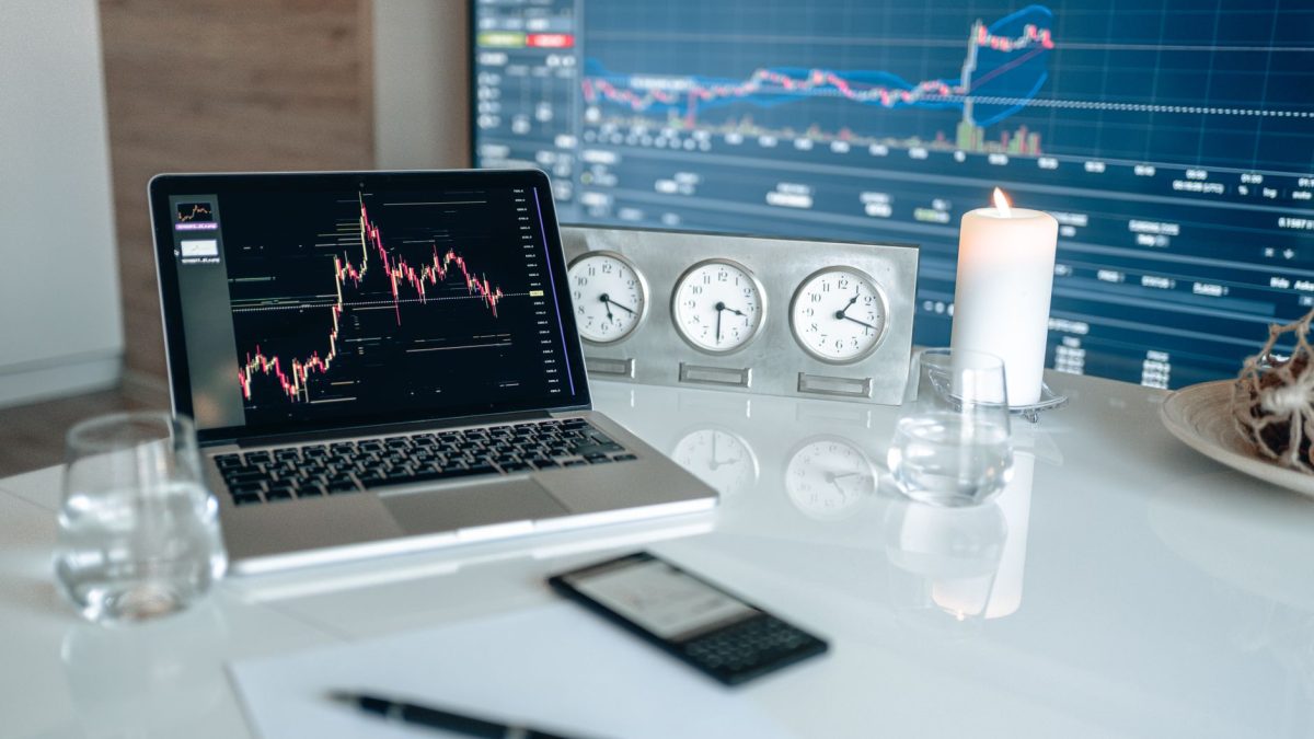 Bollinger Bands Creator Flags ‘W’-Shaped Bitcoin Reversal Near $62K