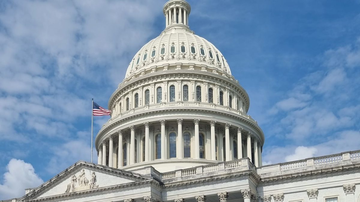 Coinbase CEO Armstrong Ties US Debt Crisis to Bitcoin’s Case as Reserve Asset